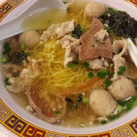 Photo taken at Tai Wah Pork Noodle by Agus S. on 4/8/2015