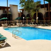 รูปภาพถ่ายที่ Hospitality Suite Resort Scottsdale โดย Hospitality Suite Resort Scottsdale เมื่อ 9/10/2013