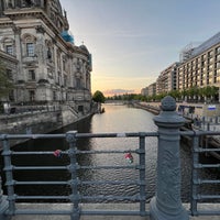 Photo taken at Liebknechtbrücke by Virgílio F. on 5/3/2022