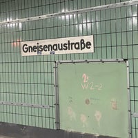 Photo taken at U Gneisenaustraße by Virgílio F. on 5/15/2022