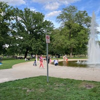 Photo taken at Rosengarten mit Wasserfontäne by Virgílio F. on 8/21/2022