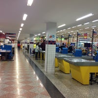 Photo taken at Supermercado Rossi by Virgílio F. on 5/4/2016