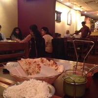 Das Foto wurde bei Tanjore Indian Restaurant von Özge am 9/14/2015 aufgenommen