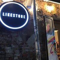 Photo prise au LikeStore Karaköy par Chuy A. le8/31/2018