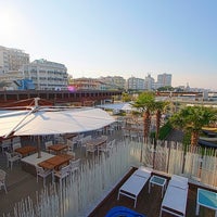 6/25/2014 tarihinde Attilio Beach Pleasure Clubziyaretçi tarafından Attilio Beach Pleasure Club'de çekilen fotoğraf