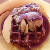 Снимок сделан в Off The Waffle пользователем Caryn W. 8/9/2013