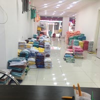 Photo taken at Zeytinburnu Tekstil Piyasası by Xyz T. on 3/30/2017
