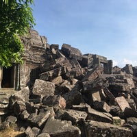 Photo taken at Preah Vihear (เขาพระวิหาร) ប្រាសាទ​ព្រះវិហារ 柏威夏廟 by Ryo S. on 12/22/2018