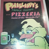 Das Foto wurde bei Phillippi&amp;#39;s Family Dining &amp;amp; Pizzeria von Harry C. am 3/23/2013 aufgenommen