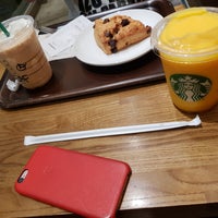 Photo taken at Starbucks by ともさん on 5/26/2019