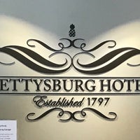 Снимок сделан в Gettysburg Hotel пользователем Sue Ellen T. 6/13/2017