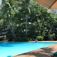Photo taken at Swimming Pool @ Anantara Siam Hotel by Eunjin S. on 11/2/2018