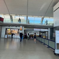 Photo taken at Stratford London Underground and DLR Station by Münevver B. on 9/4/2023