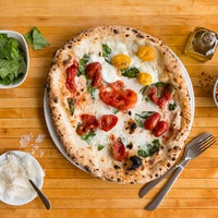 9/2/2016 tarihinde Spacca Napoli Pizzeriaziyaretçi tarafından Spacca Napoli Pizzeria'de çekilen fotoğraf