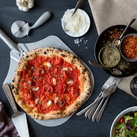 9/2/2016 tarihinde Spacca Napoli Pizzeriaziyaretçi tarafından Spacca Napoli Pizzeria'de çekilen fotoğraf