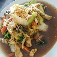 Foto diambil di Thai Bistro &amp;amp; Sushi oleh Sonya Q. pada 11/16/2012