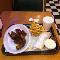 4/12/2018 tarihinde Orlando K.ziyaretçi tarafından Mickey&amp;#39;s Gyros &amp;amp; Ribs'de çekilen fotoğraf