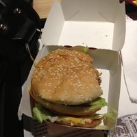 รูปภาพถ่ายที่ McDonald&amp;#39;s โดย Brenda เมื่อ 1/31/2013
