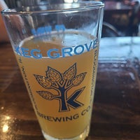 Foto scattata a Keg Grove Brewing Company da Mark L. il 6/16/2022