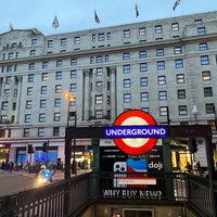 Photo taken at Marble Arch London Underground Station by I B. on 10/16/2022
