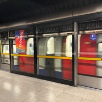 Photo taken at London Bridge Jubilee Line Westbound Platform by I B. on 2/17/2022