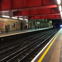 Photo taken at Platform 1 (W&amp;#39;bound Circle, District) by I B. on 12/12/2021