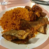 Das Foto wurde bei Zion West African Restaurant von Shirley am 4/7/2018 aufgenommen