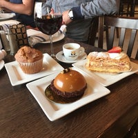 Das Foto wurde bei Patrick&amp;#39;s Restaurant &amp;amp; Bakery von yalda b. am 9/4/2017 aufgenommen