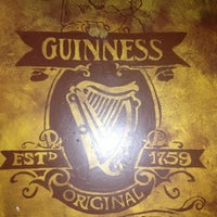 รูปภาพถ่ายที่ Kildare&amp;#39;s Irish Pub โดย Jill H. เมื่อ 10/17/2012