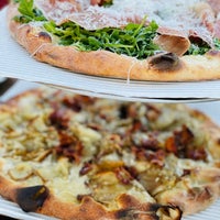 6/30/2021 tarihinde Yvonneziyaretçi tarafından Howie&amp;#39;s Artisan Pizza'de çekilen fotoğraf
