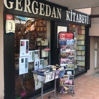 Photo taken at Gergedan Kitabevi by Oznur G. on 3/10/2018