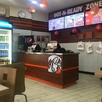 Photo taken at Little Caesars Pizza by Oznur G. on 3/26/2018