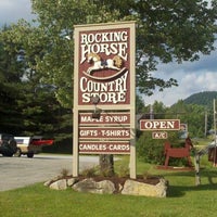 9/12/2015 tarihinde Rocking Horse Country Storeziyaretçi tarafından Rocking Horse Country Store'de çekilen fotoğraf