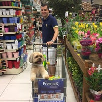 Photo taken at Petit Bichon Pet Shop by Mônica A. on 5/7/2017