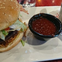 Photo taken at Red Robin Gourmet Burgers and Brews by Janne 💯 H. on 5/10/2017