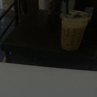 Das Foto wurde bei Starbucks von Sُona am 3/22/2023 aufgenommen