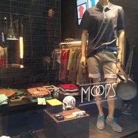 Das Foto wurde bei Moods Unique Boutique von Rodras am 6/28/2014 aufgenommen