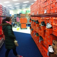 shoe carnival brooks