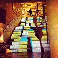 Louis Vuitton - Colonna - Via Condotti 13
