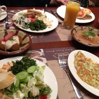 Photo taken at Solidere Lebanese Restaurant by Soker zeyada🌹 on 4/25/2013