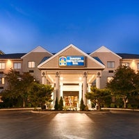 Foto diambil di Best Western Plus Georgetown Corporate Center Hotel oleh Best Western Plus Georgetown Corporate Center Hotel pada 10/11/2016