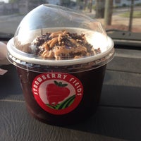 8/17/2013 tarihinde Mandyziyaretçi tarafından Strawberry Fields Self Serve Frozen Yogurt'de çekilen fotoğraf