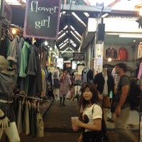 Photo taken at จตุจักร ตลาดเสื้อผ้า by ณัฐพล ป. on 9/16/2012