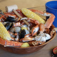 Foto tirada no(a) Blue Claw Seafood &amp;amp; Crab Eatery por Blue Claw Seafood &amp;amp; Crab Eatery em 10/13/2016