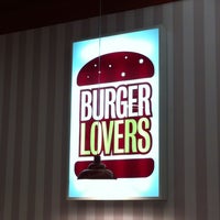 Photo taken at Burger Lovers by Raphael N. on 8/24/2013