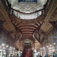 Das Foto wurde bei Livraria Lello von Hélder Osvaldo™ am 12/11/2012 aufgenommen