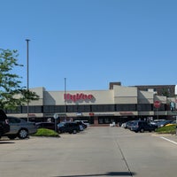 Photo taken at Hy-Vee by Drew on 7/16/2018