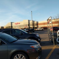 Photo taken at Hy-Vee by Drew on 1/24/2018