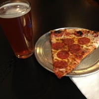 11/2/2012 tarihinde Jeremy G.ziyaretçi tarafından EPIC Pizza &amp;amp; Subs'de çekilen fotoğraf