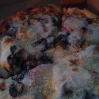 Снимок сделан в Atlanta Pizza &amp; Gyro пользователем Johnny M. 12/14/2012
